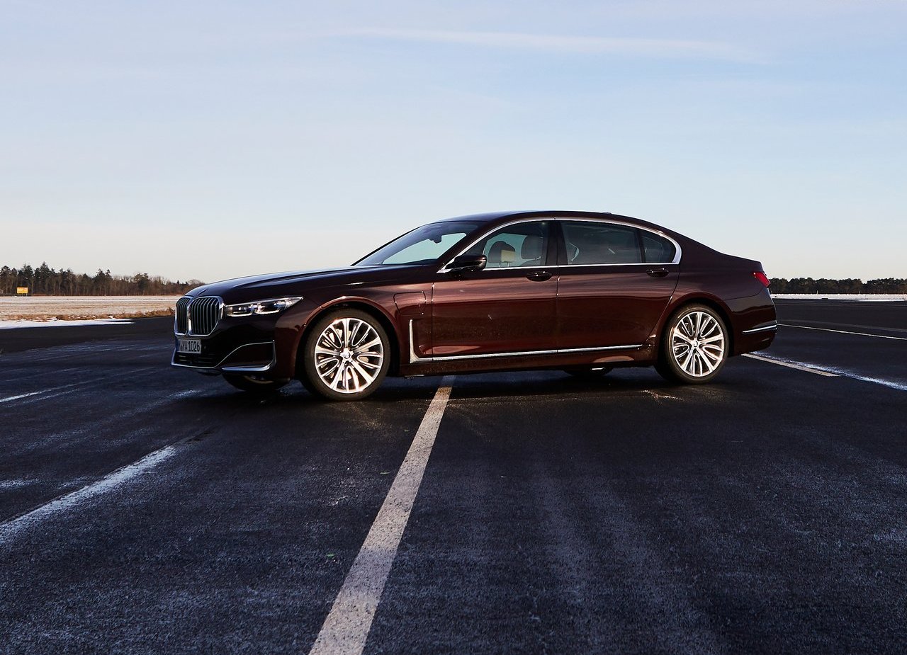 BMW 745e: NOVAS E MELHORADAS VERSÕES HÍBRIDAS PARA O SÉRIE 7, foto 3