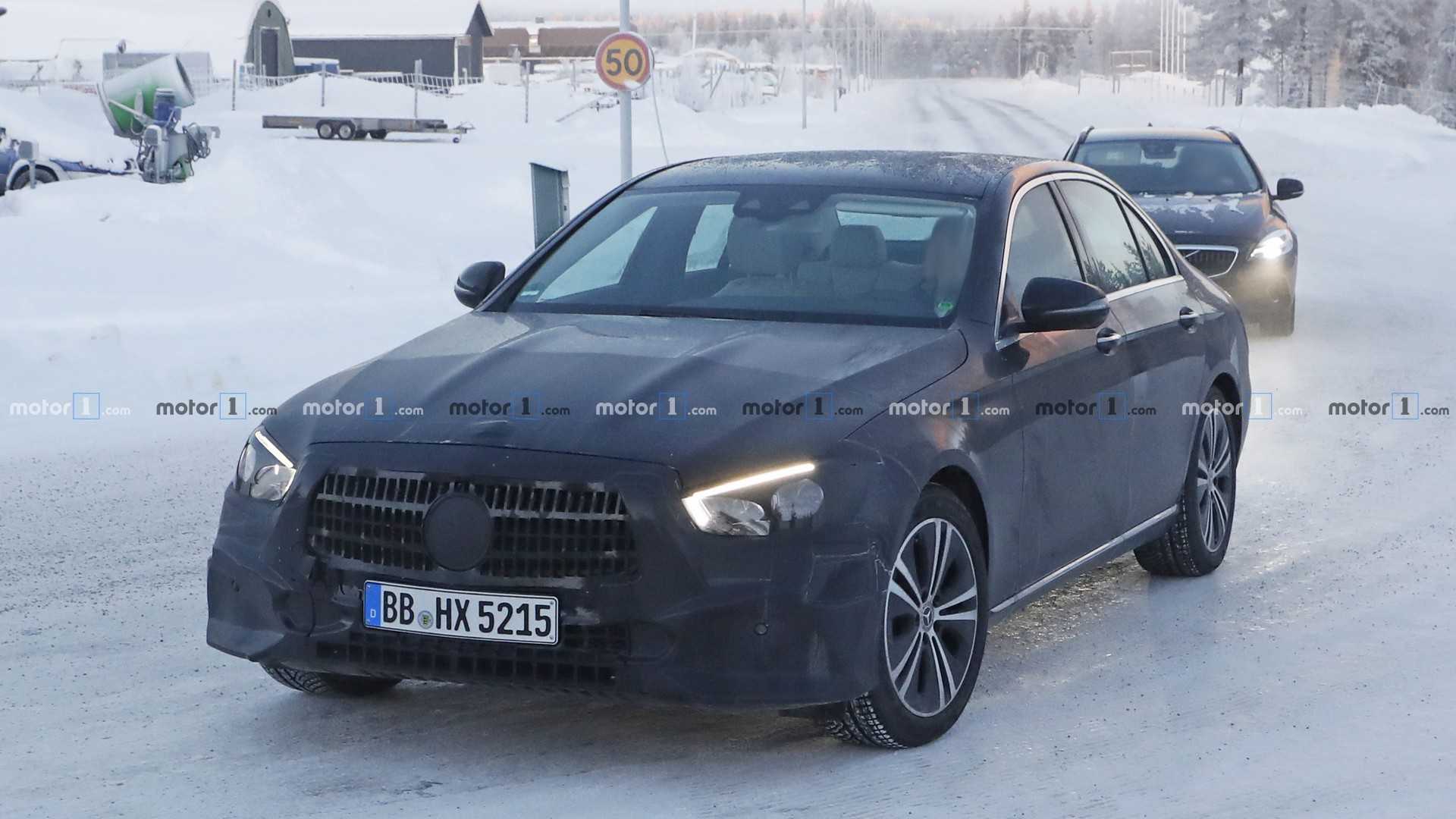 MERCEDES-BENZ E CLASS 2020 MOSTRA COM MAIS DETALHES SEUS NOVOS FARÓIS, foto 1