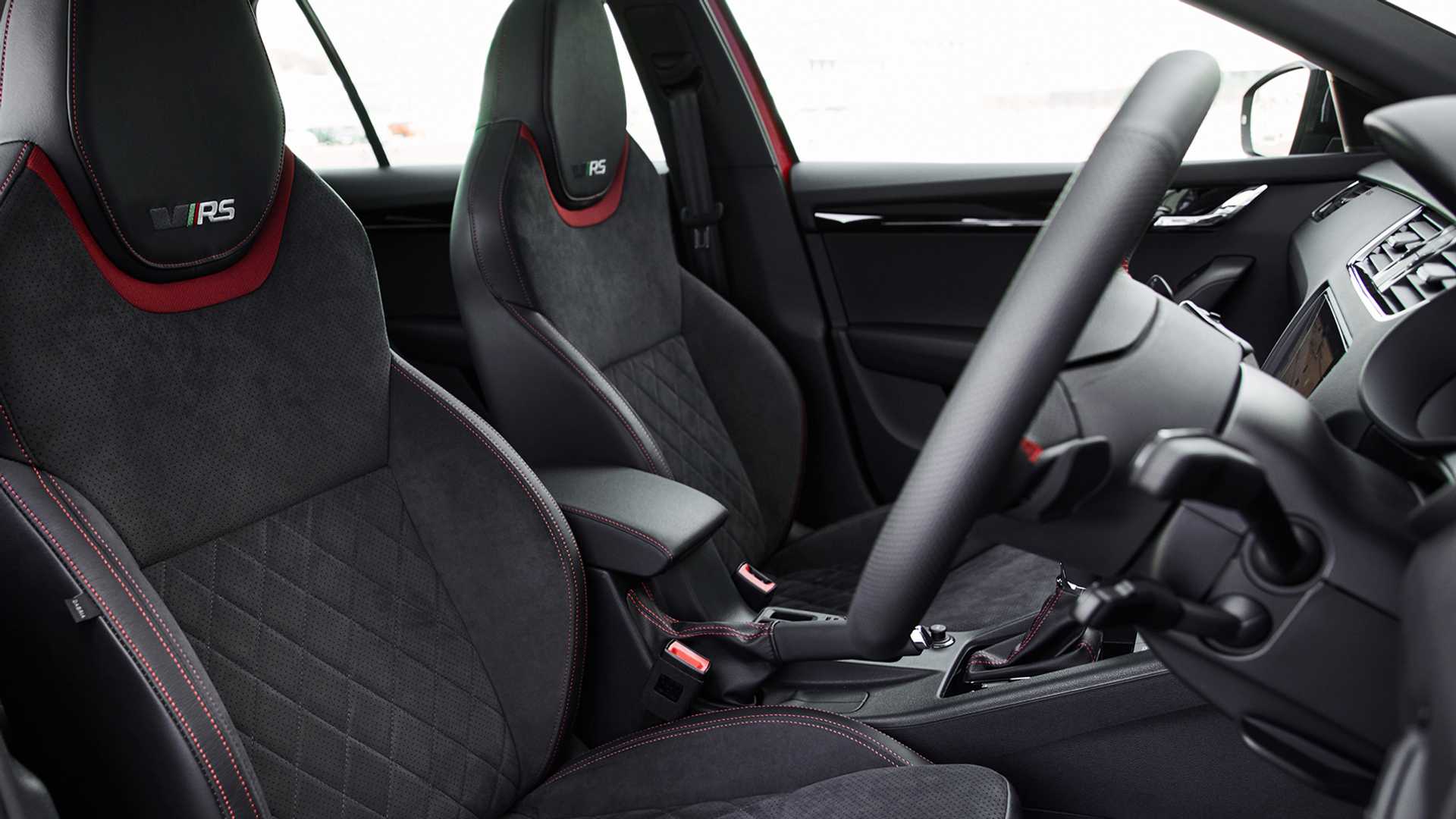 SKODA OCTAVIA vRS SURGE MAIS SINISTRO E RADICAL SOMENTE PARA O REINO UNIDO, foto 2