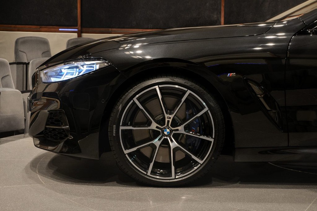BMW M850i MOSTRA ELEMENTOS DE CARBONO GRAÇAS À BMW INDIVIDUAL, foto 6