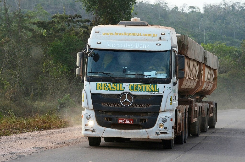MERCEDES-BENZ VENDE 100 CAMINHÕES ACTROS 2651 PARA A BRASIL CENTRAL, foto 1