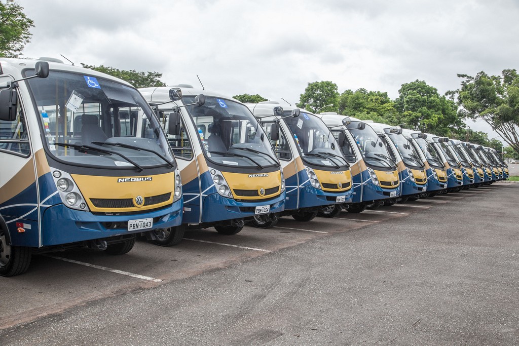 VOLKSWAGEN ENTREGA 90 ÔNIBUS PARA ASSISTÊNCIA NO SUL DO BRASIL, foto 1