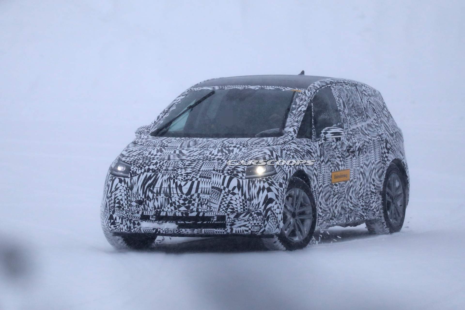 VOLKSWAGEN NEO: O COMPACTO ELÉTRICO JÁ ESTA RODANDO NOS CLIMAS FRIOS DO NORTE DA EUROPA, foto 2