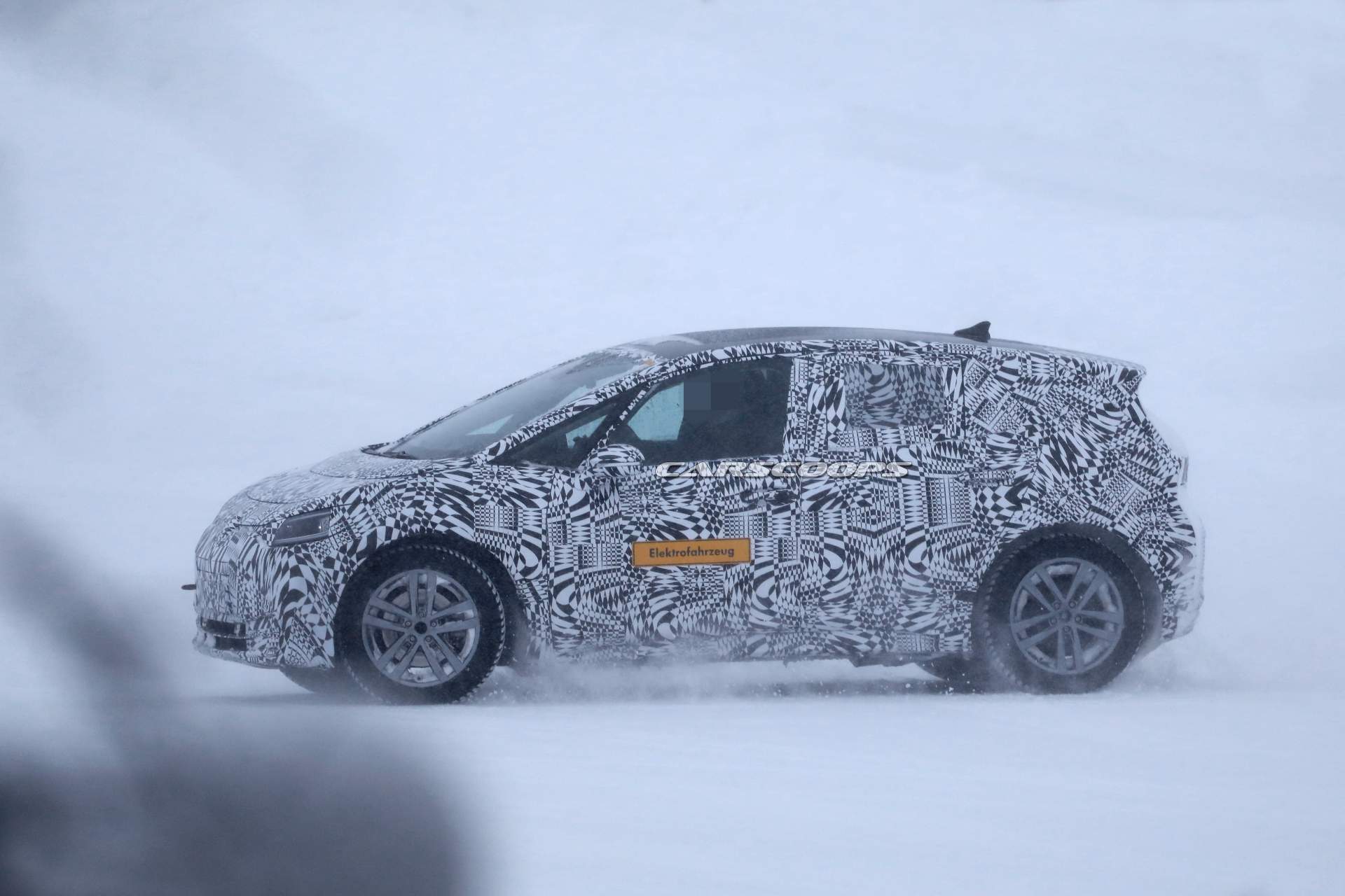 VOLKSWAGEN NEO: O COMPACTO ELÉTRICO JÁ ESTA RODANDO NOS CLIMAS FRIOS DO NORTE DA EUROPA, foto 7
