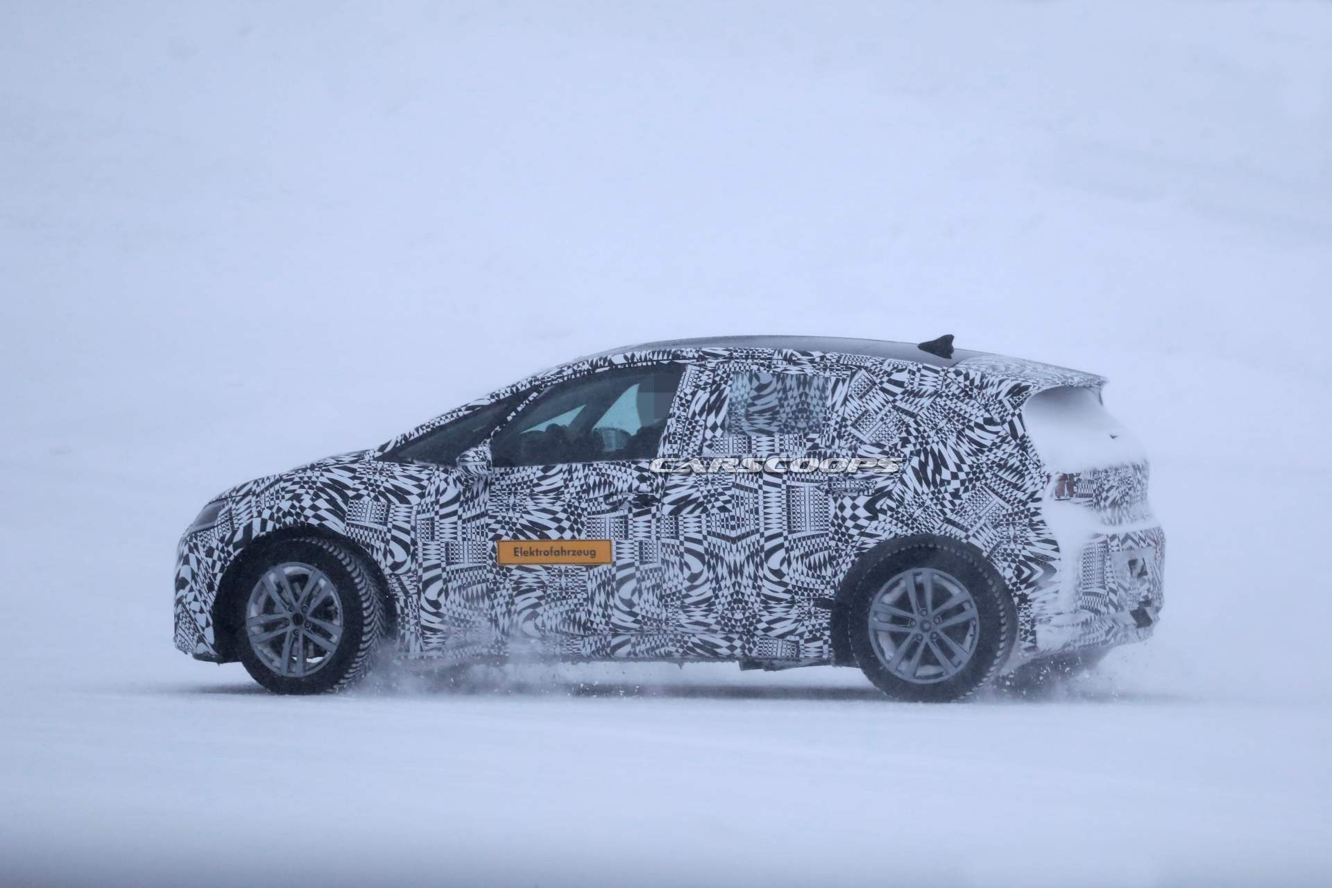 VOLKSWAGEN NEO: O COMPACTO ELÉTRICO JÁ ESTA RODANDO NOS CLIMAS FRIOS DO NORTE DA EUROPA, foto 12