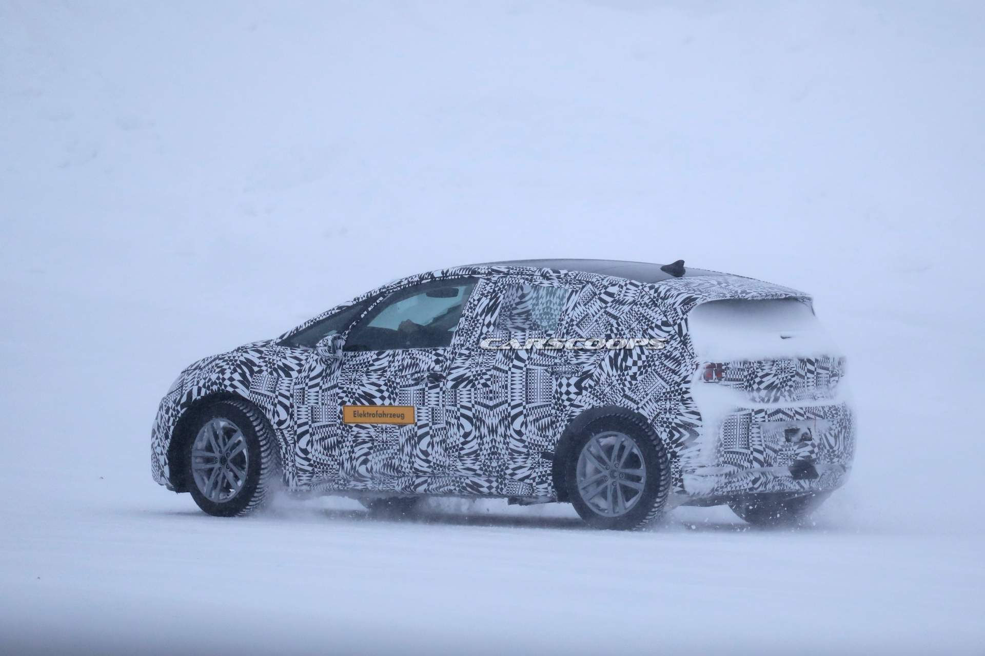 VOLKSWAGEN NEO: O COMPACTO ELÉTRICO JÁ ESTA RODANDO NOS CLIMAS FRIOS DO NORTE DA EUROPA, foto 13