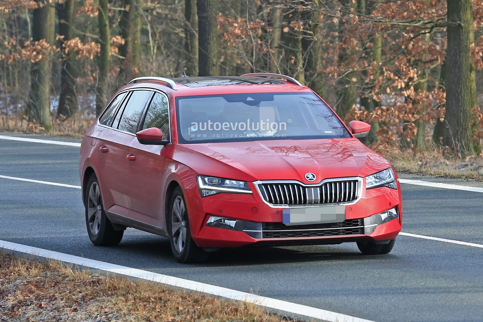 NOVO SKODA SUPERB FOI FLAGRADO COM AS DUAS CARROCERIAS, foto 2