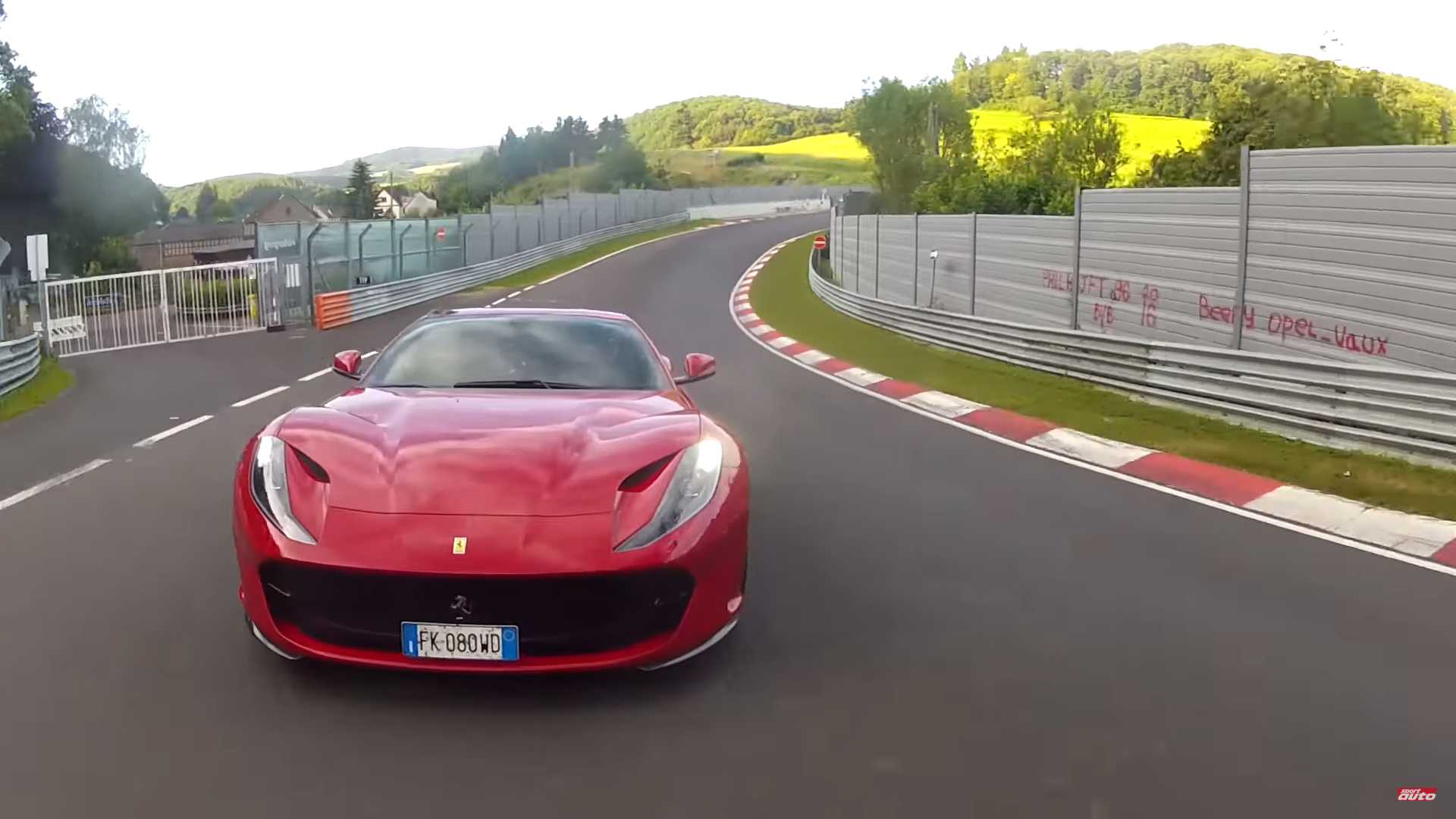 FERRARI F812 SUPERFAST MARCA UM CRONO DE 7:27.48 EM NÜRBURGRING, foto 1