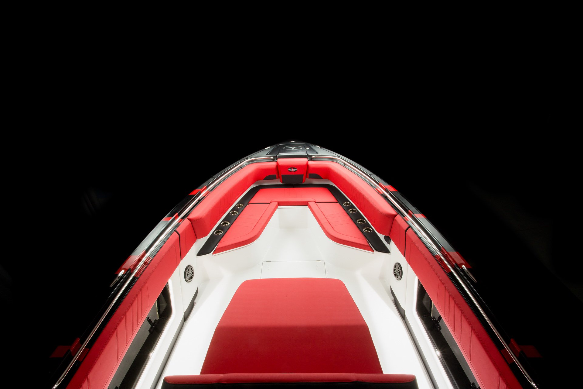 MERCEDES-AMG E CIGARETTE RACING REVELAM UM VERDADEIRO MONSTRO DOS MARES, foto 11