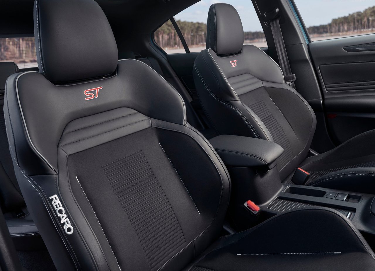 NOVO FORD FOCUS ST REVELADO COM UM MOTOR DE 2.3 LITROS E 280 CV, foto 17
