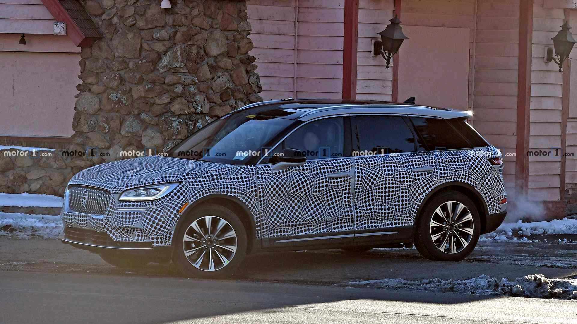 NOVO LINCOLN CORSAIR FLAGRADO COM MENOS CAMUFLAGEM PELAS ESTRADAS AMERICANAS, foto 2