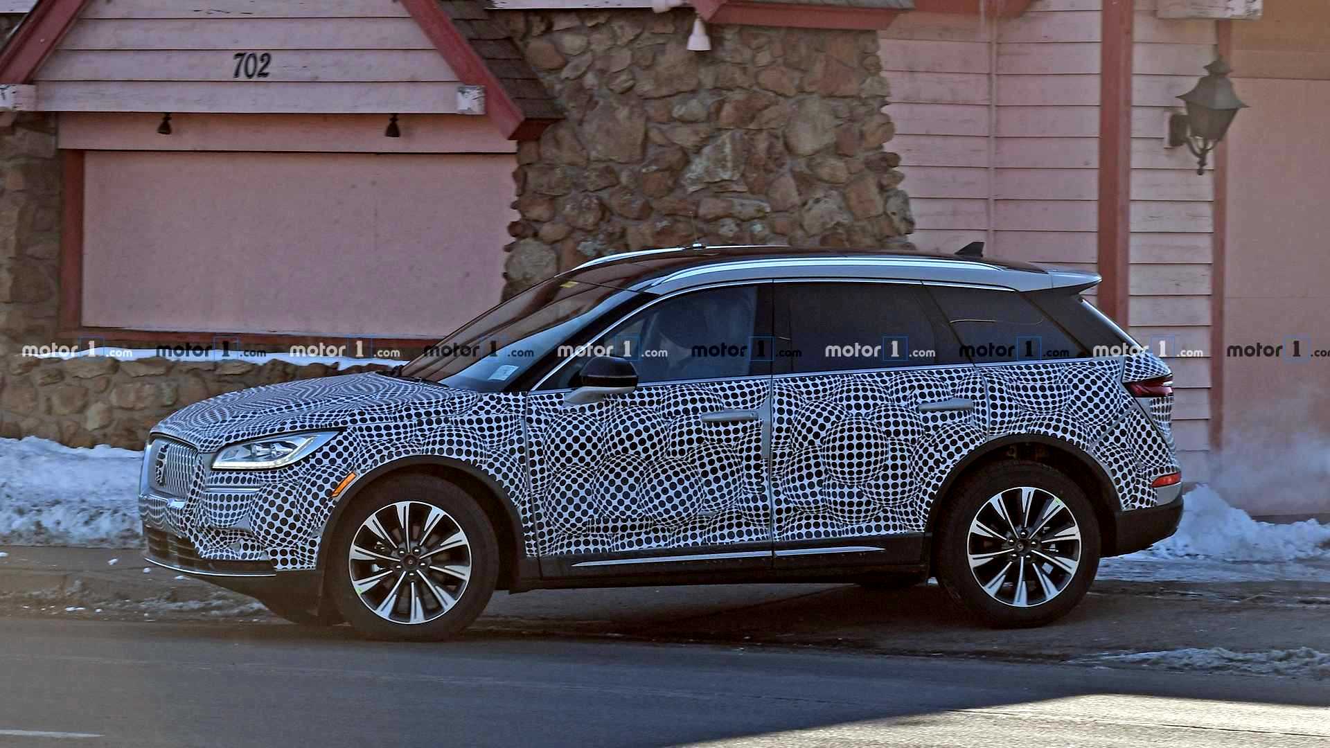 NOVO LINCOLN CORSAIR FLAGRADO COM MENOS CAMUFLAGEM PELAS ESTRADAS AMERICANAS, foto 3