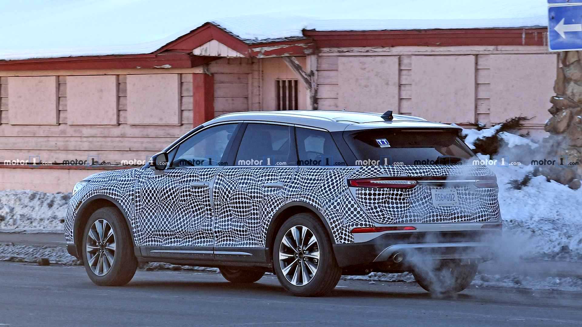 NOVO LINCOLN CORSAIR FLAGRADO COM MENOS CAMUFLAGEM PELAS ESTRADAS AMERICANAS, foto 4