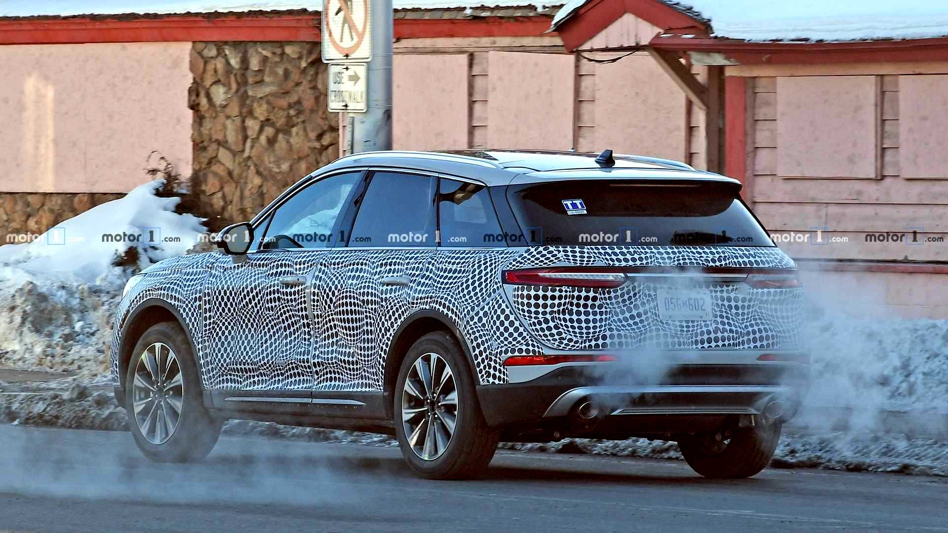 NOVO LINCOLN CORSAIR FLAGRADO COM MENOS CAMUFLAGEM PELAS ESTRADAS AMERICANAS, foto 5