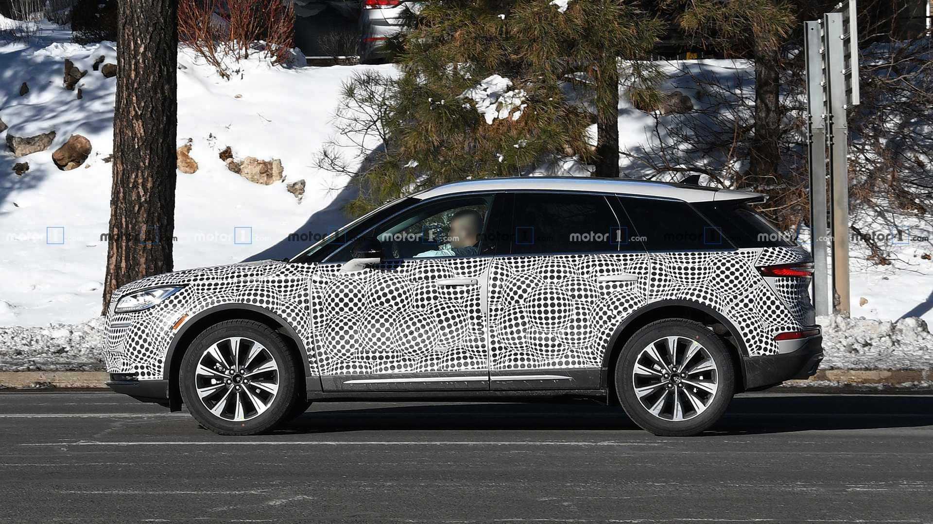 NOVO LINCOLN CORSAIR FLAGRADO COM MENOS CAMUFLAGEM PELAS ESTRADAS AMERICANAS, foto 9