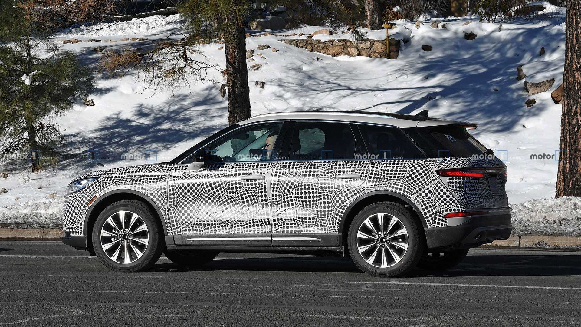 NOVO LINCOLN CORSAIR FLAGRADO COM MENOS CAMUFLAGEM PELAS ESTRADAS AMERICANAS, foto 10