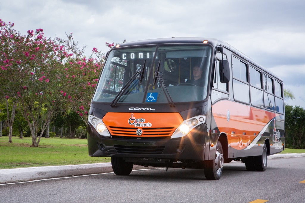 VOLKSWAGEN CAMINHÕES E ÔNIBUS DOA ÔNIBUS PARA TRANSPORTE DE PESSOAS COM DEFICIÊNCIA EM RESENDE, foto 1