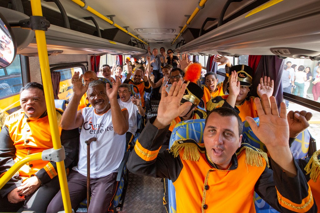 VOLKSWAGEN CAMINHÕES E ÔNIBUS DOA ÔNIBUS PARA TRANSPORTE DE PESSOAS COM DEFICIÊNCIA EM RESENDE, foto 6