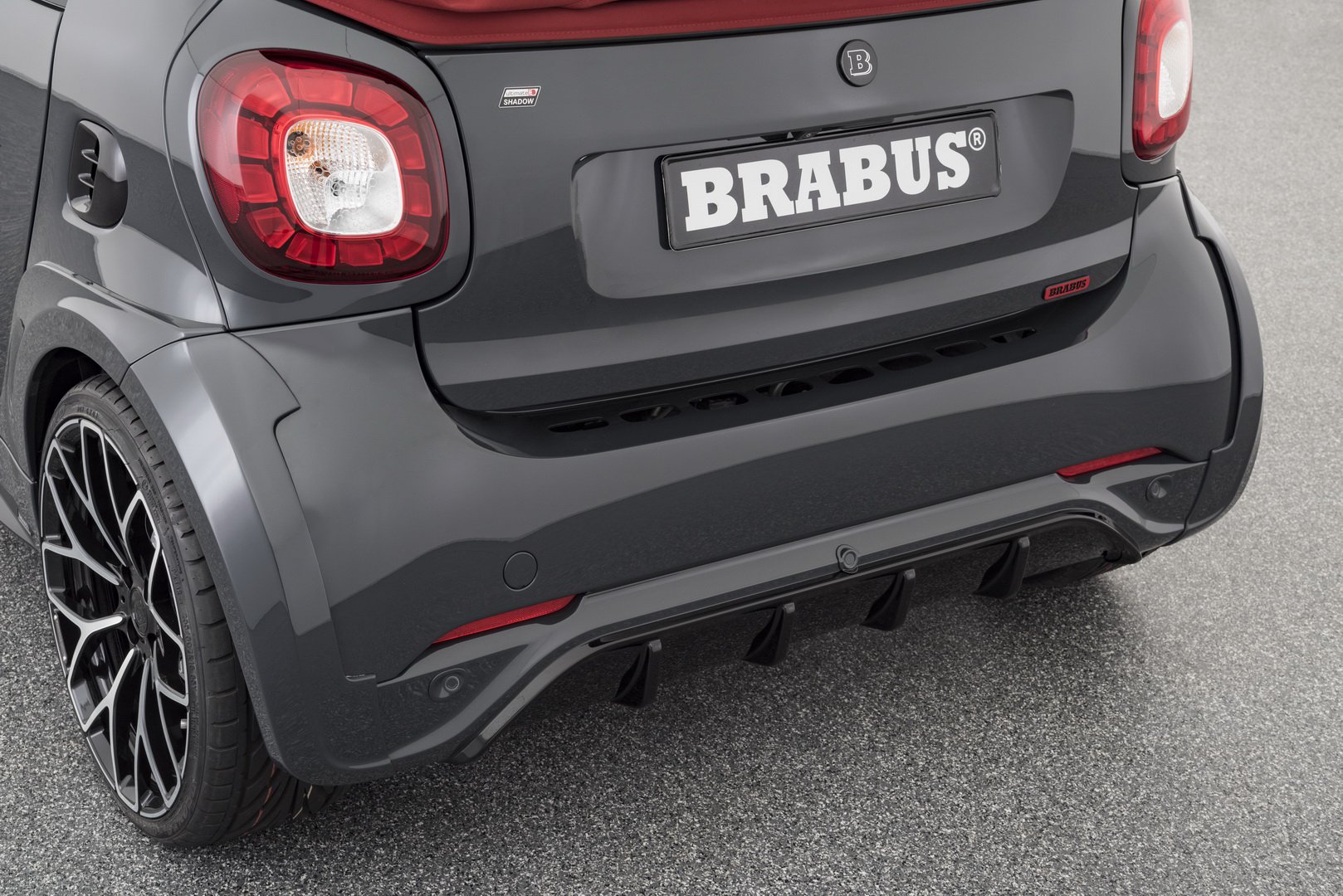 BRABUS ULTIMATE E SHADOW EDITION: CHAMATIVO EM TODOS OS SENTIDOS, foto 11