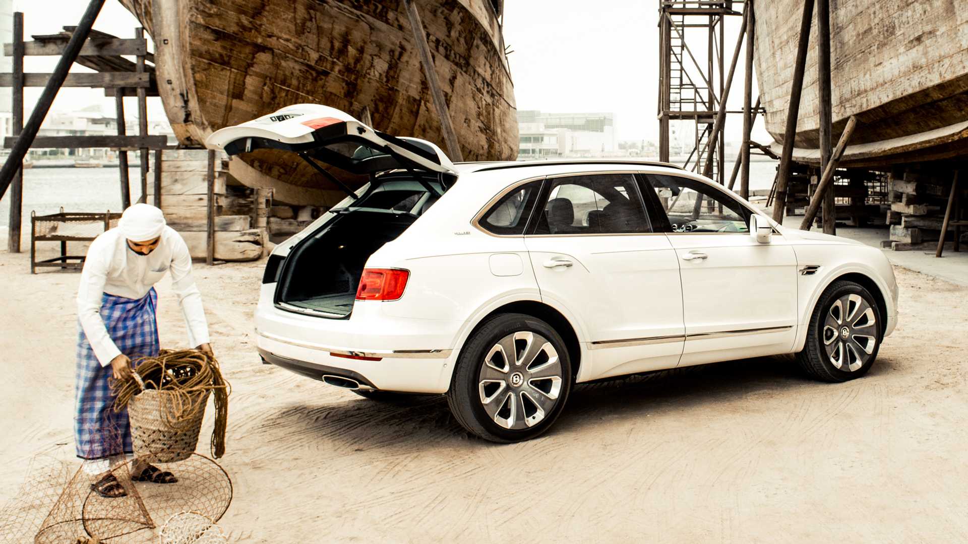 BENTLEY APRESENTA O NOVO BENTAYGA PEARL OF THE GULF BY MULLINER, foto 2