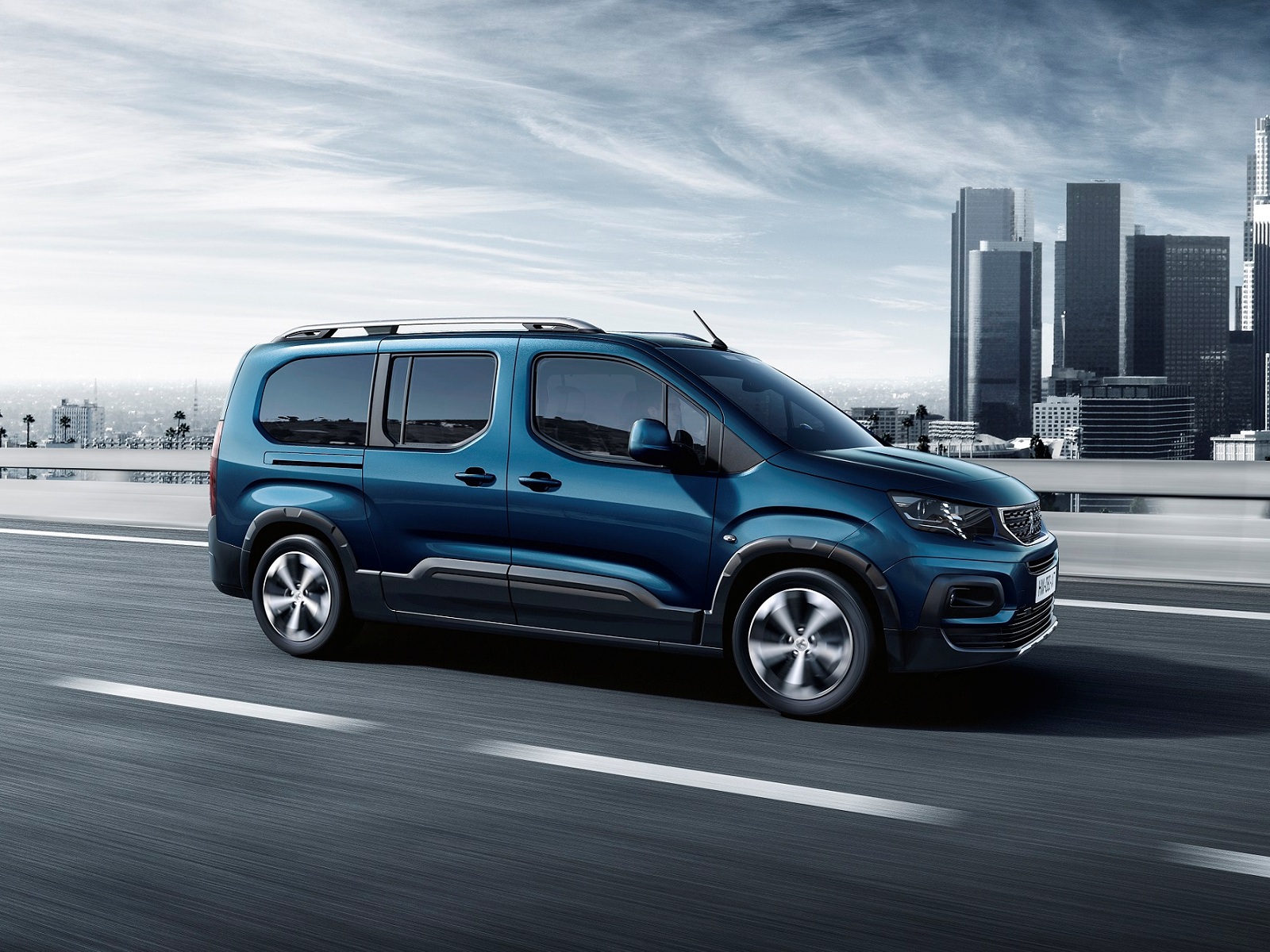 PEUGEOT RIFTER LONG CHEGA AO MERCADO COM UM EXTRA DE VERSATILIDADE E ESPAÇO DE CARGA, foto 1