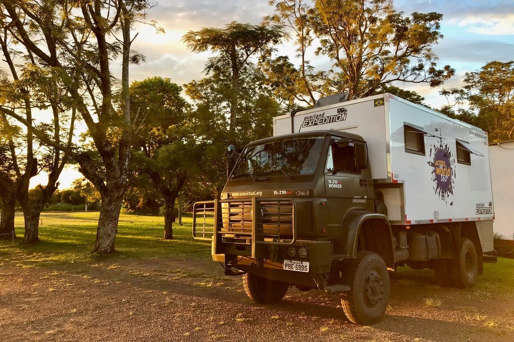 CASAL VIAJA O MUNDO A BORDO DE UM VOLKSWAGEN WORKER 15.210 4X4, foto 4