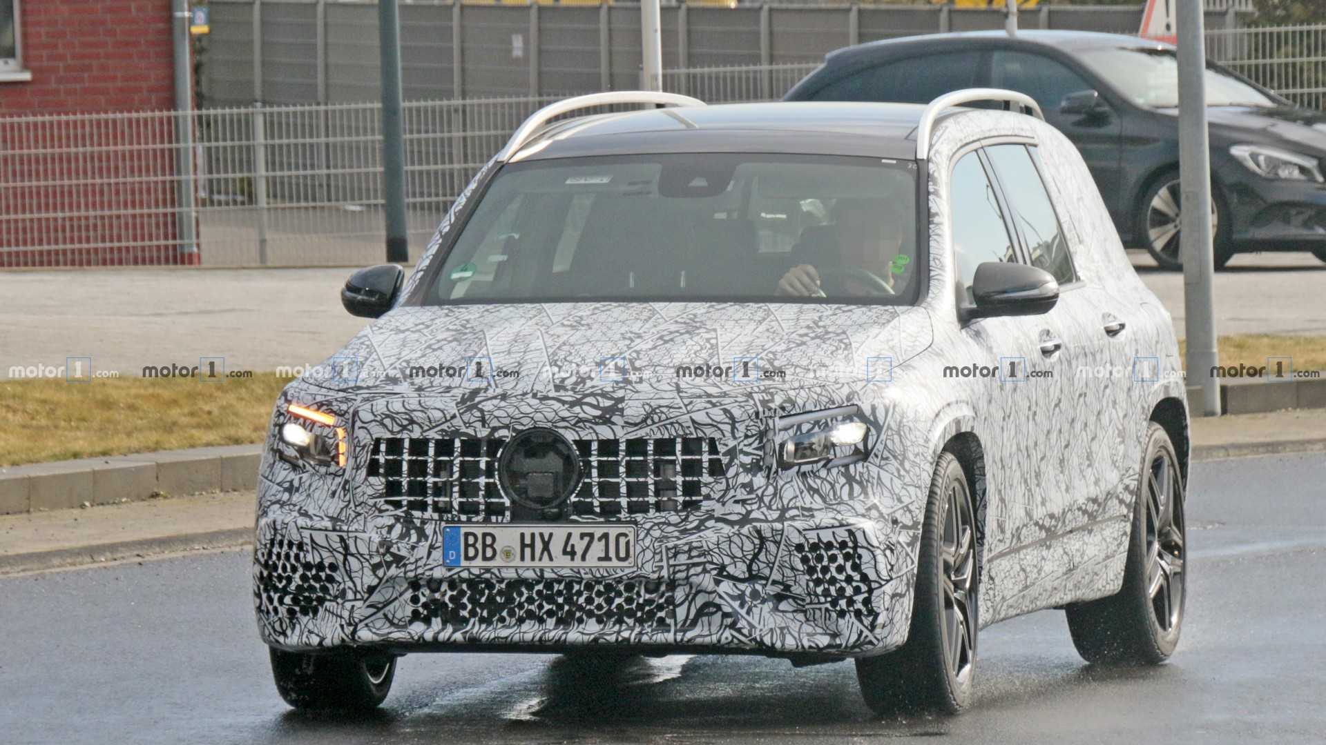 NOVO MERCEDES-AMG GLB 35 RODA PELAS RUAS DA EUROPA, foto 1