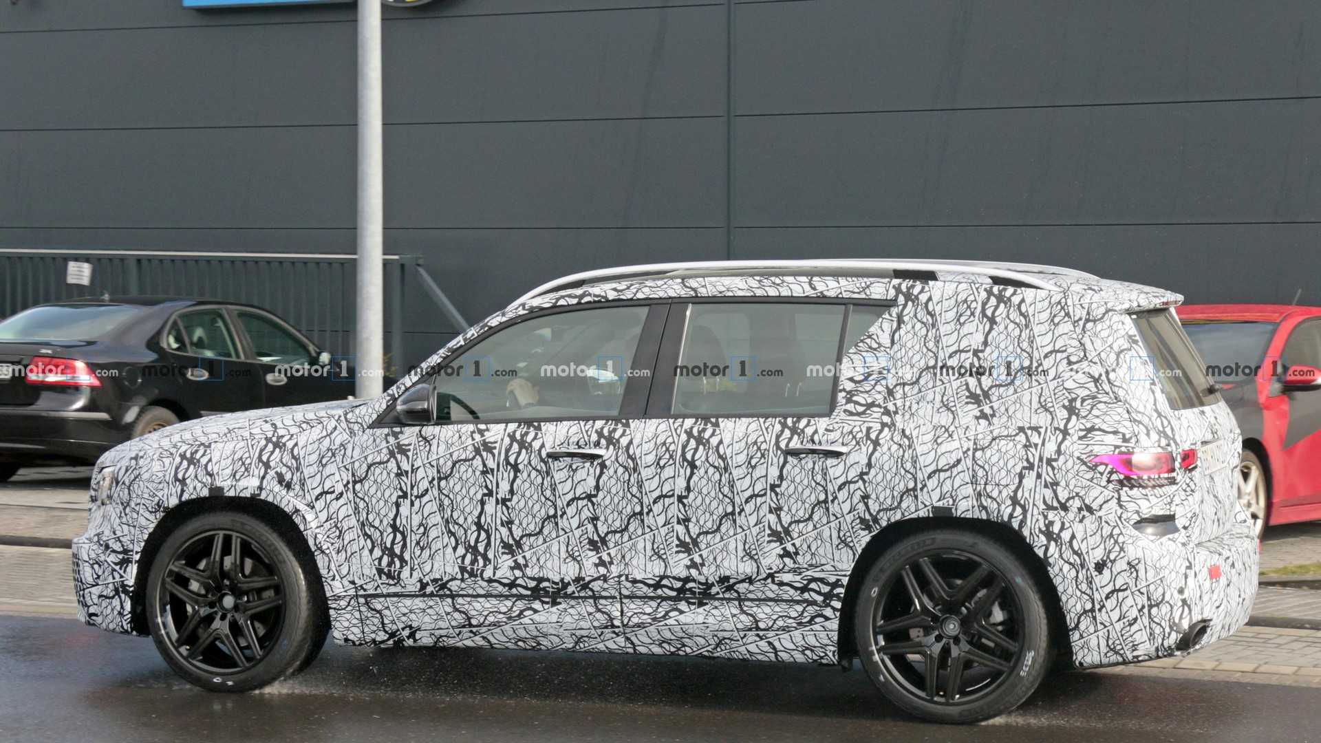 NOVO MERCEDES-AMG GLB 35 RODA PELAS RUAS DA EUROPA, foto 6