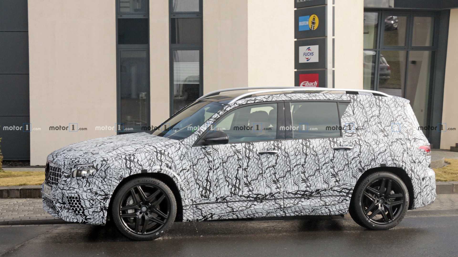 NOVO MERCEDES-AMG GLB 35 RODA PELAS RUAS DA EUROPA, foto 7