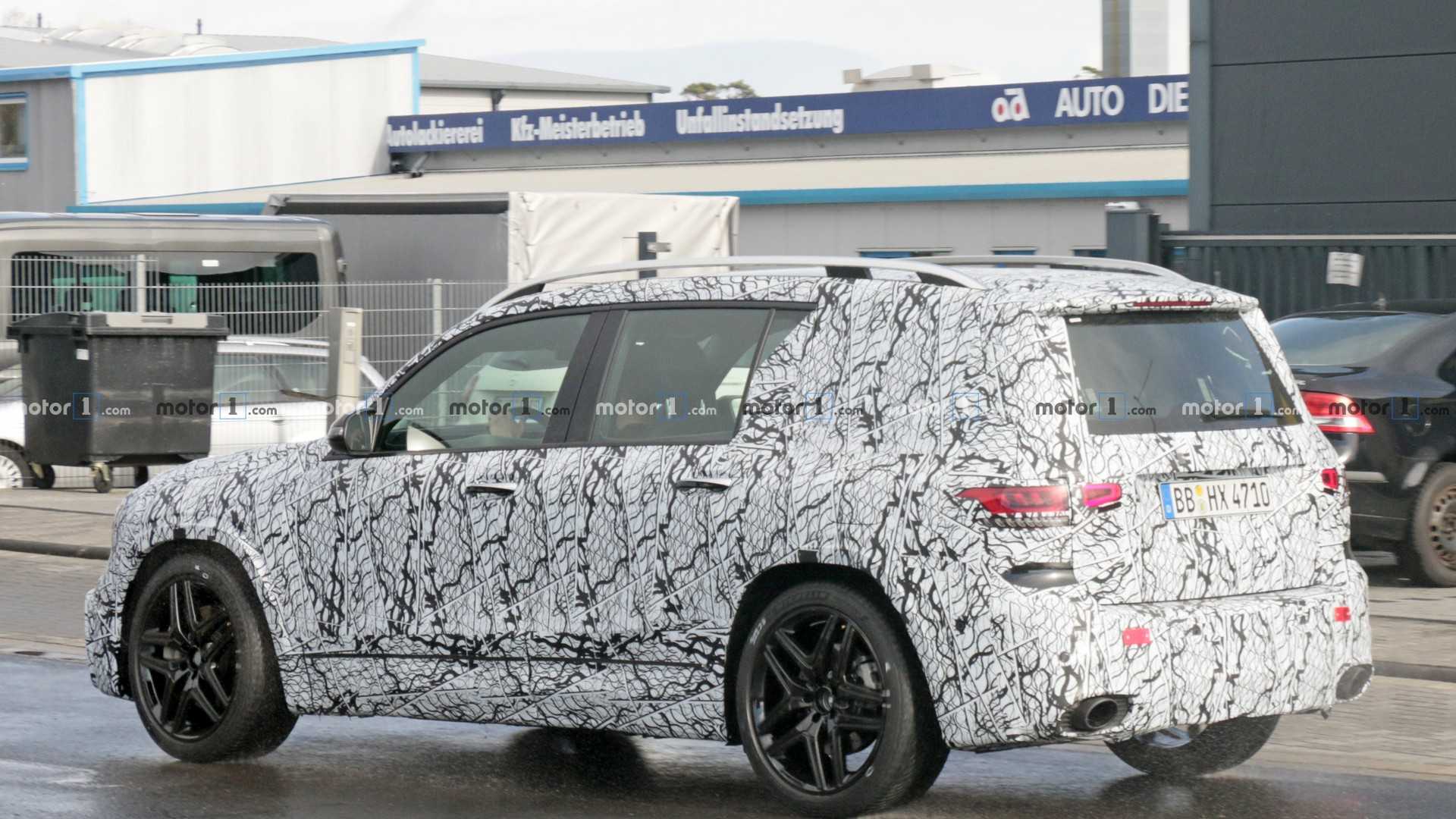 NOVO MERCEDES-AMG GLB 35 RODA PELAS RUAS DA EUROPA, foto 9