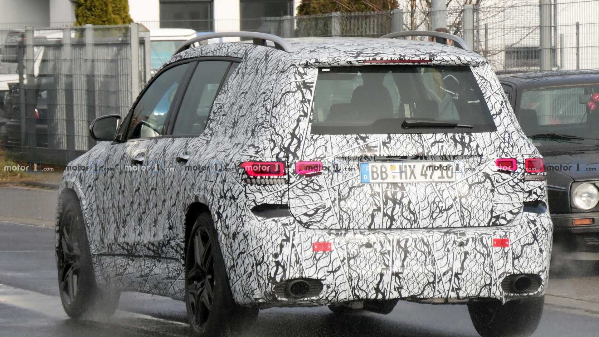 NOVO MERCEDES-AMG GLB 35 RODA PELAS RUAS DA EUROPA, foto 11