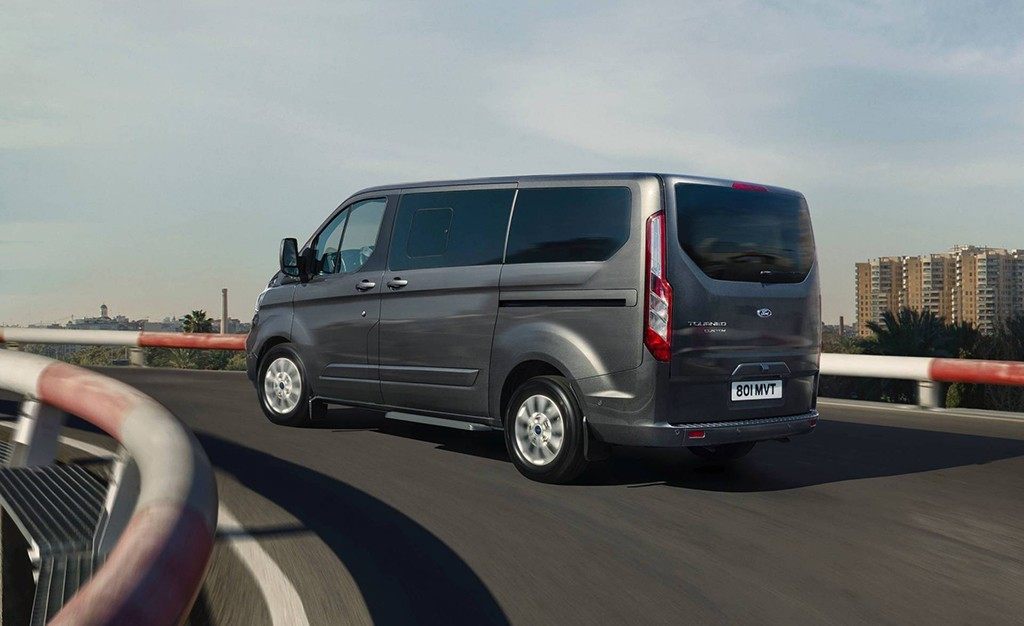 FORD TOURNEO CUSTOM PLUG-IN HYBRID: O FURGÃO SURGE ELETRIFICADO, foto 2