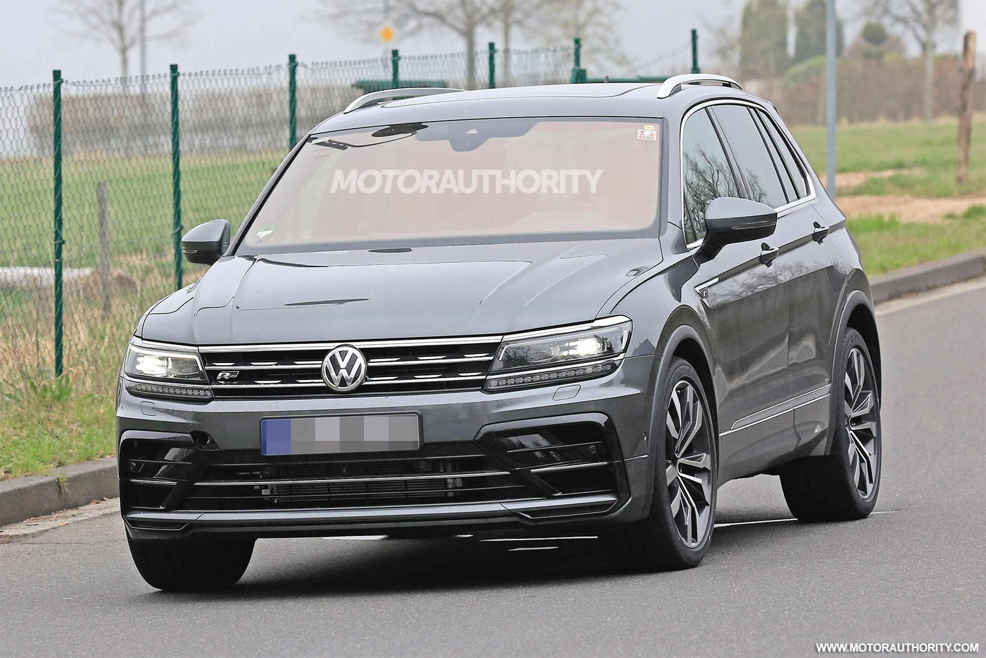 VOLKSWAGEN TIGUAN R: ALTO DESEMPENHO A CAMINHO, foto 1