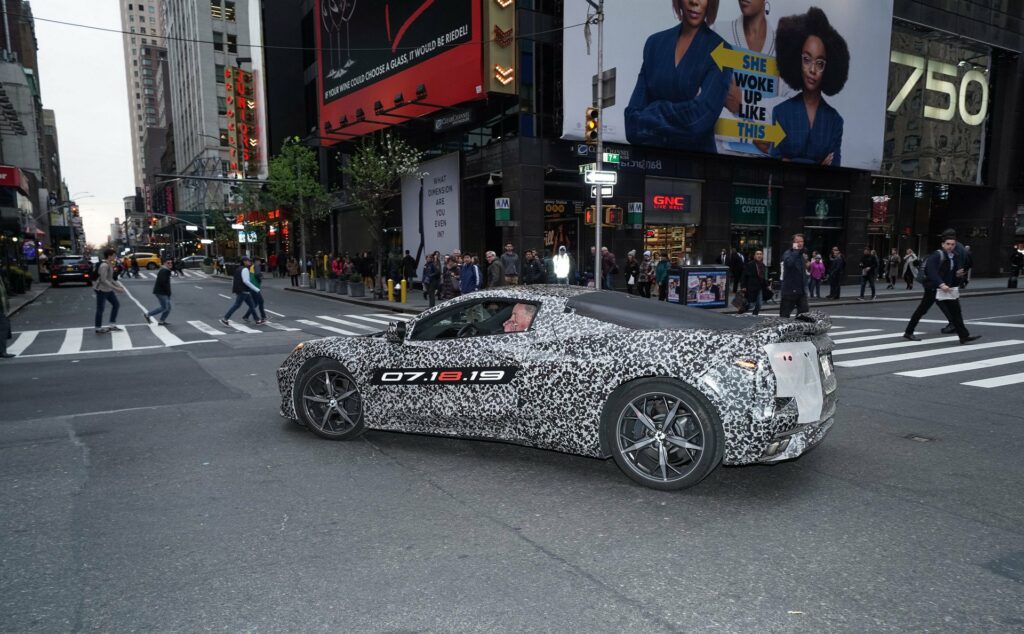 PROTÓTIPO DO CHEVROLET CORVETTE C8 FLAGRADO EM NEW YORK