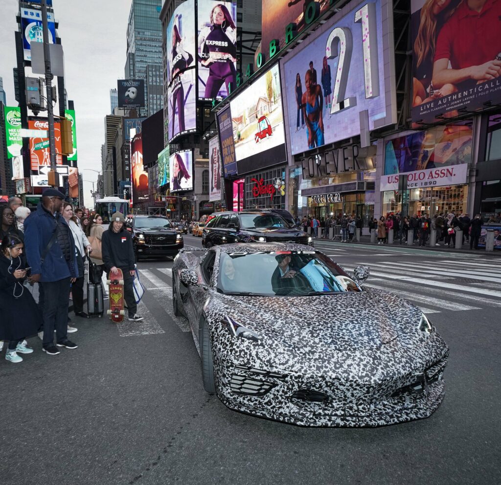 PROTÓTIPO DO CHEVROLET CORVETTE C8 FLAGRADO EM NEW YORK, foto 2