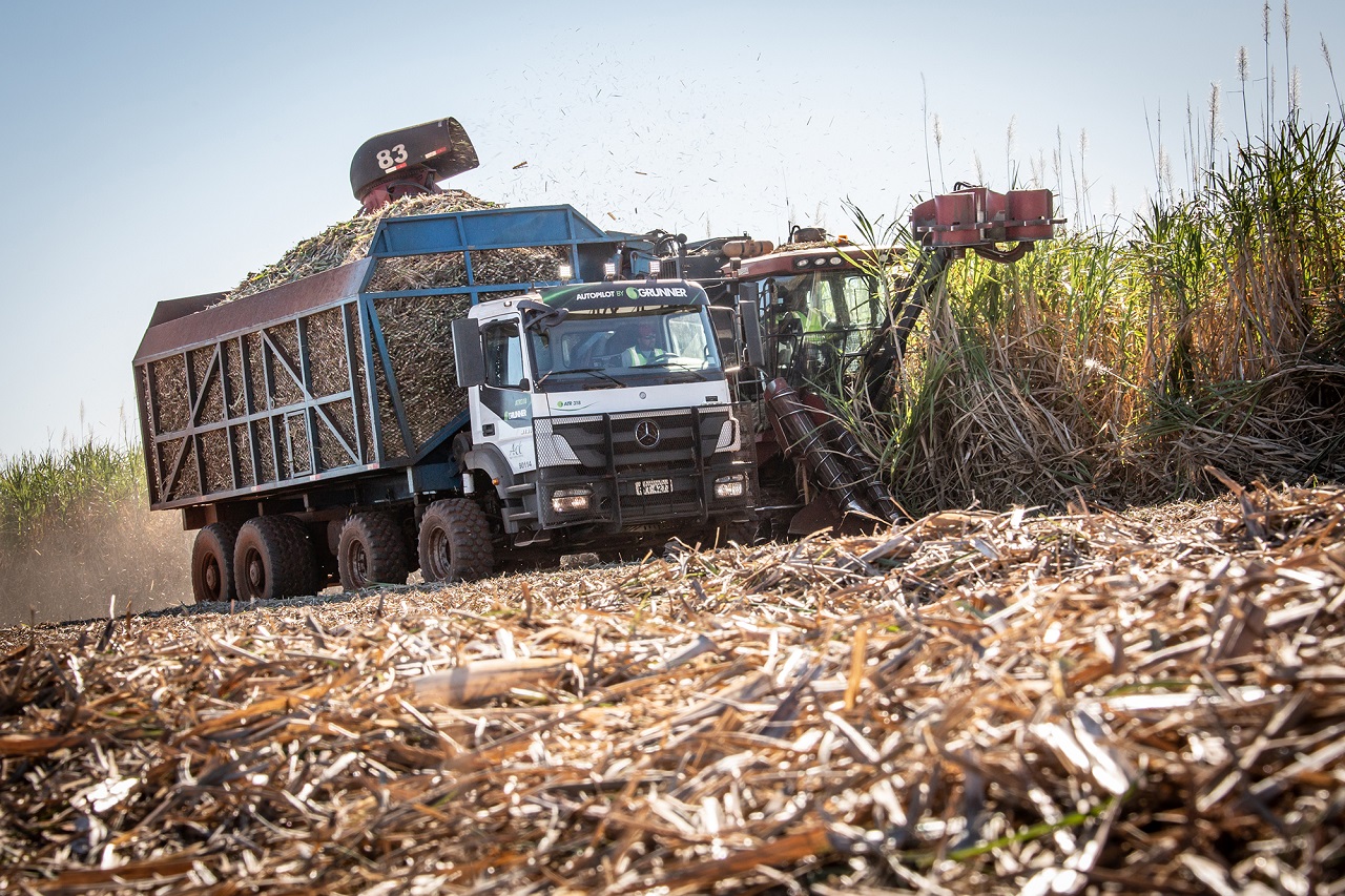 MERCEDES-BENZ AXOR DE DIREÇÃO AUTÔNOMA PARA TRANSBORDO DE CANA OFERECE A MAIOR CAPACIDADE DE CARGA LÍQUIDA DO BRASIL, foto 3