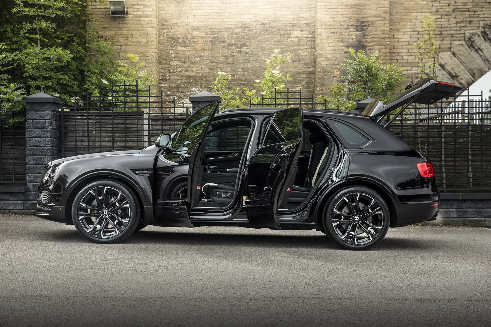 BENTLEY BENTAYGA CENTENARY EDITION: SURGE UMA NOVA CRIAÇÃO DA KAHN DESIGN, foto 6