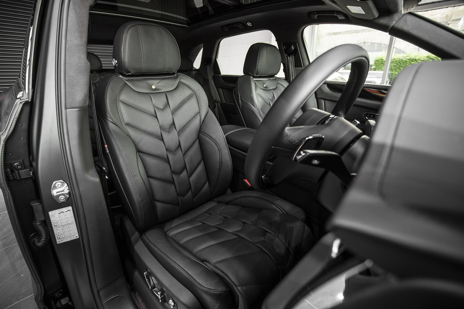 BENTLEY BENTAYGA CENTENARY EDITION: SURGE UMA NOVA CRIAÇÃO DA KAHN DESIGN, foto 9