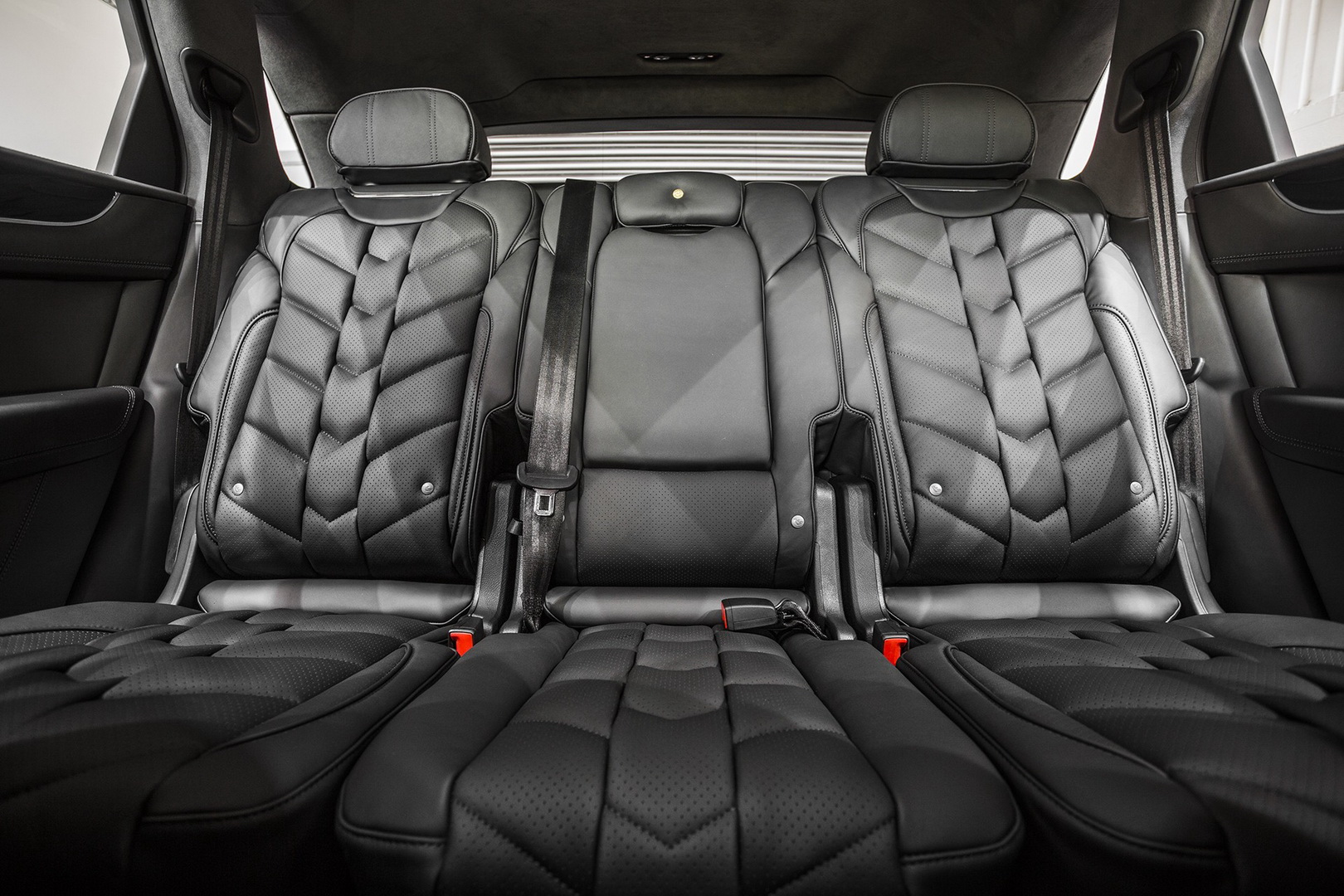 BENTLEY BENTAYGA CENTENARY EDITION: SURGE UMA NOVA CRIAÇÃO DA KAHN DESIGN, foto 10