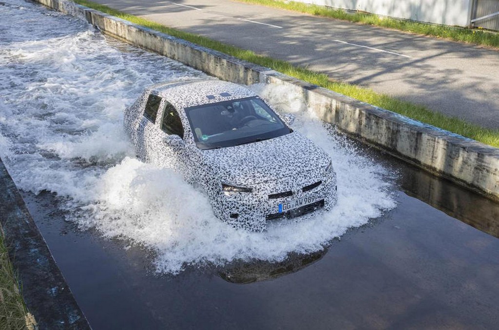 NOVO CORSA JÁ RODA COM SUA CARROCERIA DEFINITIVA, foto 3
