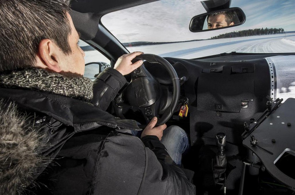 NOVO CORSA JÁ RODA COM SUA CARROCERIA DEFINITIVA, foto 11
