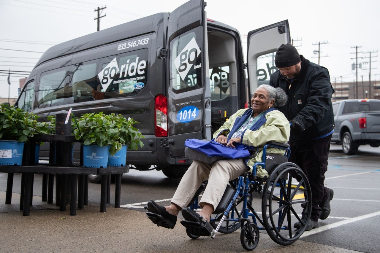 FORD EXPANDE O SERVIÇO DE TRANSPORTE MÉDICO NÃO EMERGENCIAL COM VANS NOS EUA, foto 1