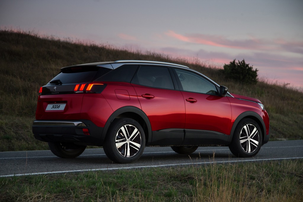 NOVO PEUGEOT 3008 ALLURE CHEGA PARA COMPLETAR A FAMÍLIA DE UTILITÁRIOS ESPORTIVOS DA MARCA, foto 2