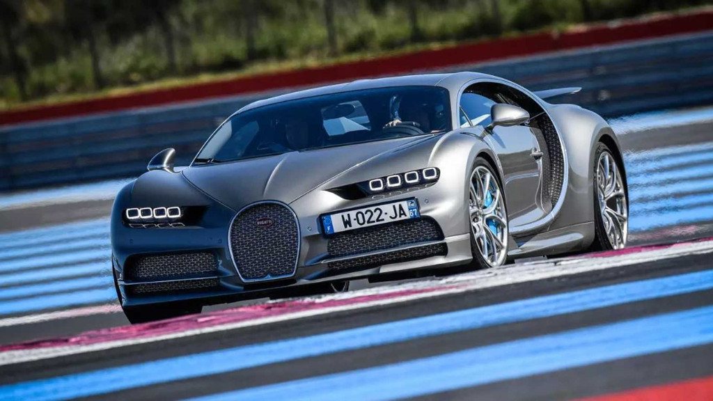 BUGATTI LEVA EXEMPLARES DOS CHIRON E CHIRON SPORT A UM EVENTO EM PAUL RICARD, foto 3