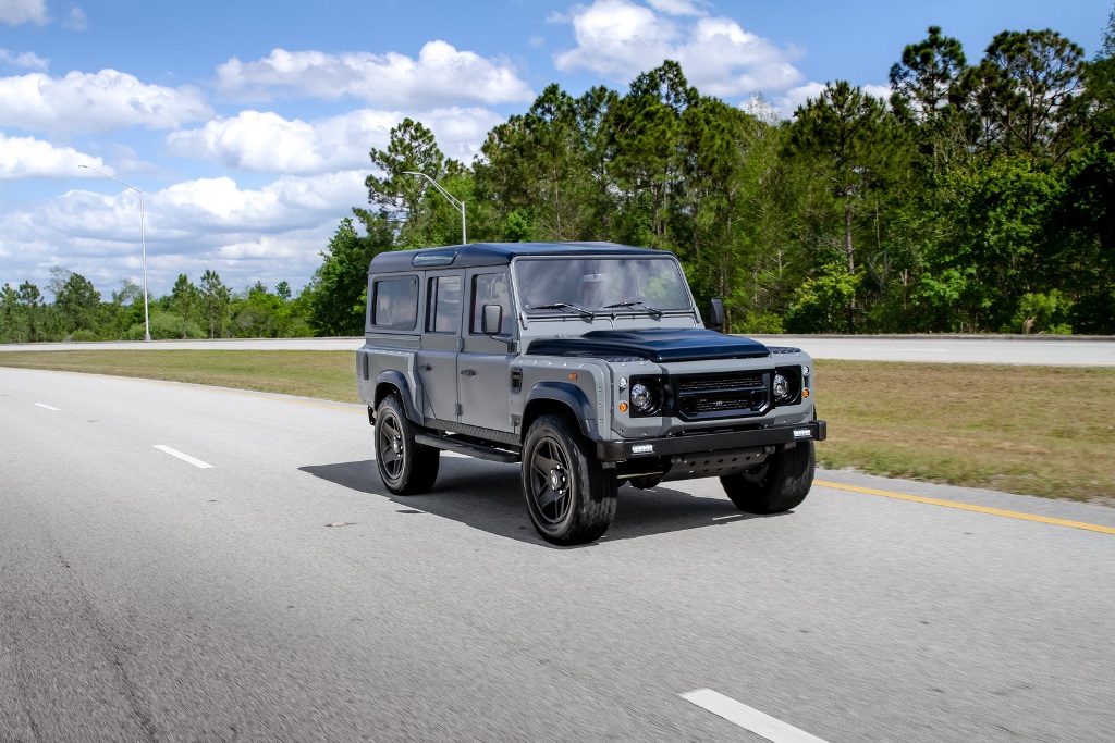 LAND ROVER DEFENDER PROJECT SOHO EQUIPA UM MOTOR V8 HERDADO DO CORVETTE, foto 1