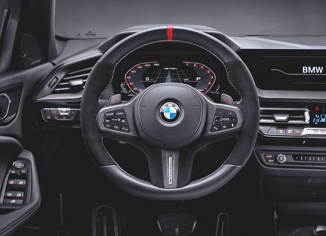 NOVO BMW SÉRIE 1 RECEBE O TRAJE ESPORTIVO M PERFORMANCE, foto 5