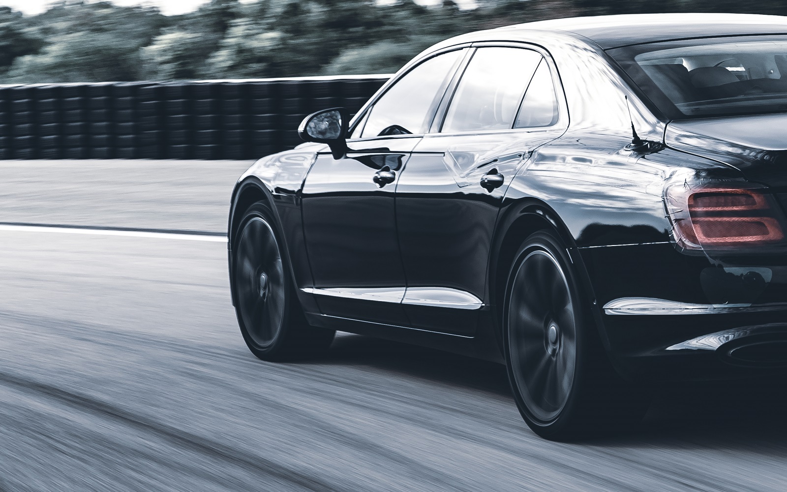 BENTLEY REVELA AS PRIMEIRAS IMAGENS DO NOVO FLYING SPUR, foto 2