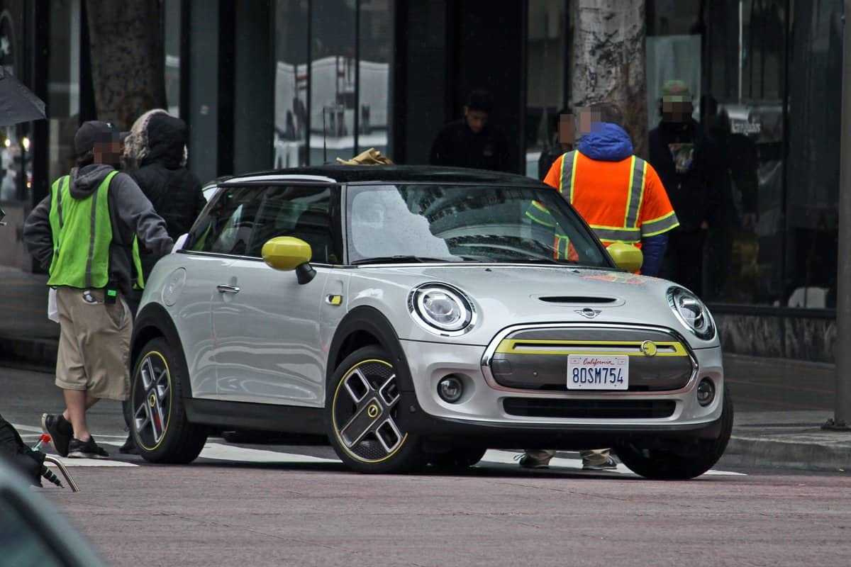 NOVO MINI ELÉTRICO FLAGRADO SEM CAMUFLAGEM, foto 1