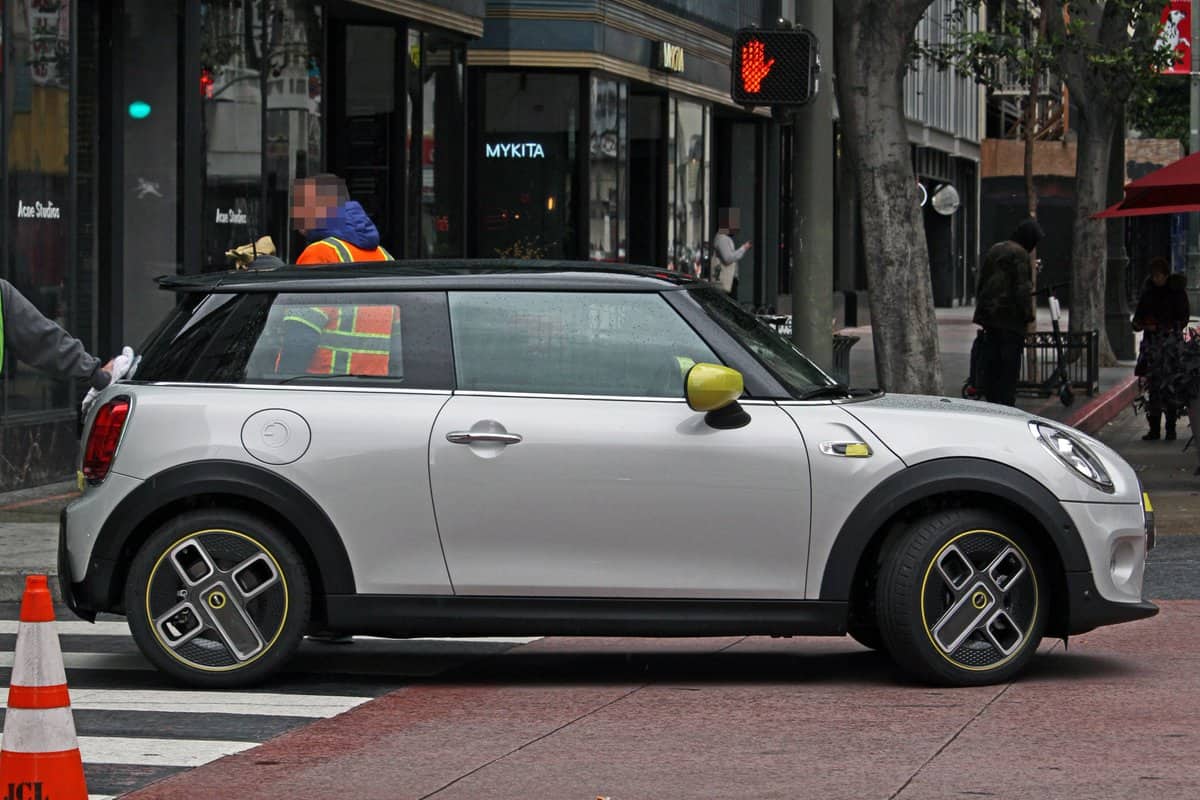 NOVO MINI ELÉTRICO FLAGRADO SEM CAMUFLAGEM, foto 2
