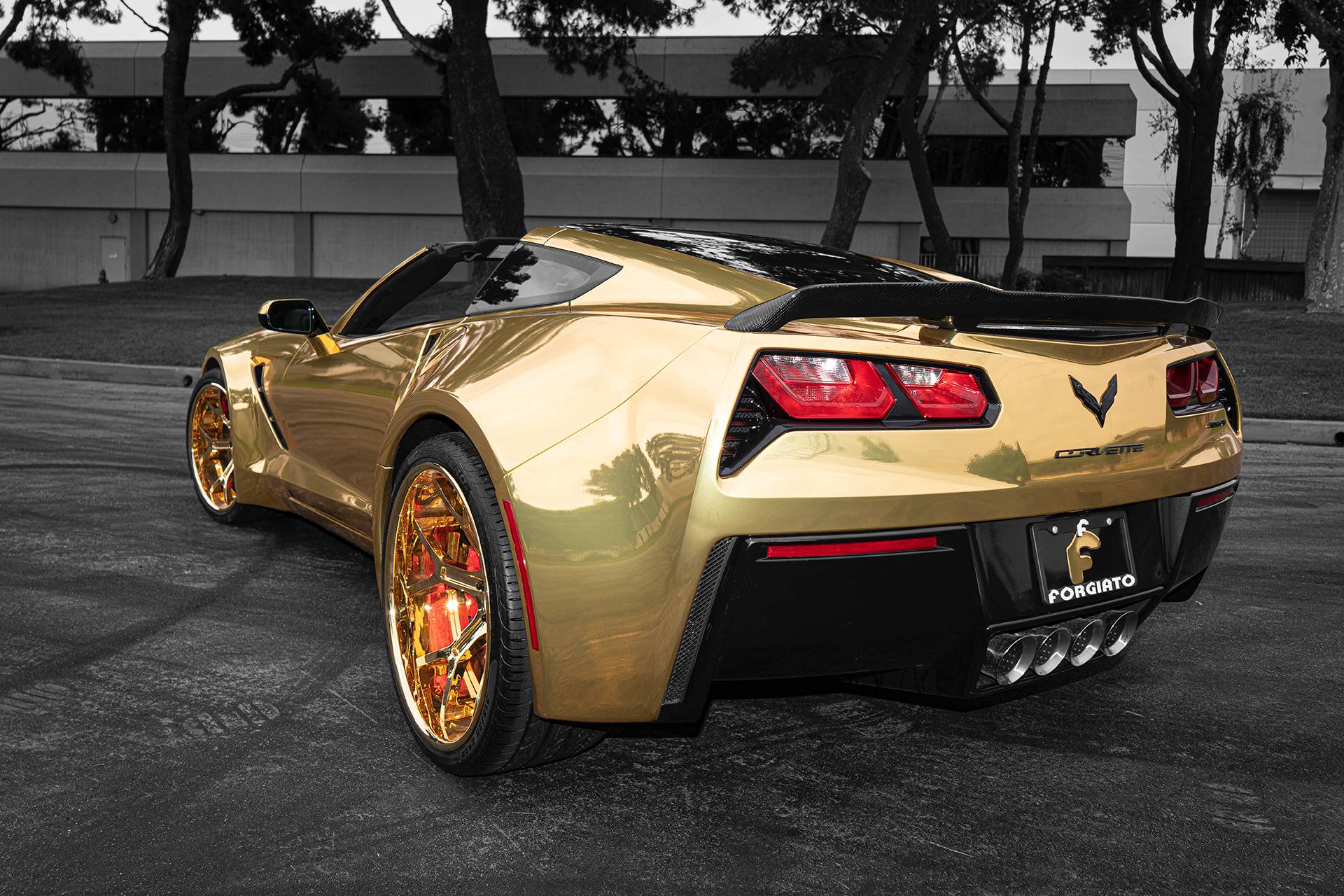 UM CHEVROLET CORVETTE CONVERTIBLE DOURADO É A DEFINIÇÃO MÁXIMA DA SUNTUOSIDADE, foto 6